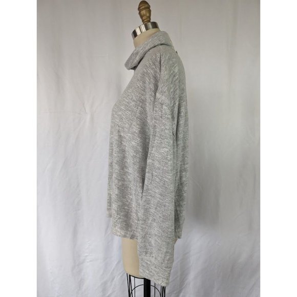Women's Universal Thread Long Sleeve Cropped Turtleneck Sweater Size Large NEW - Picture 2 of 4